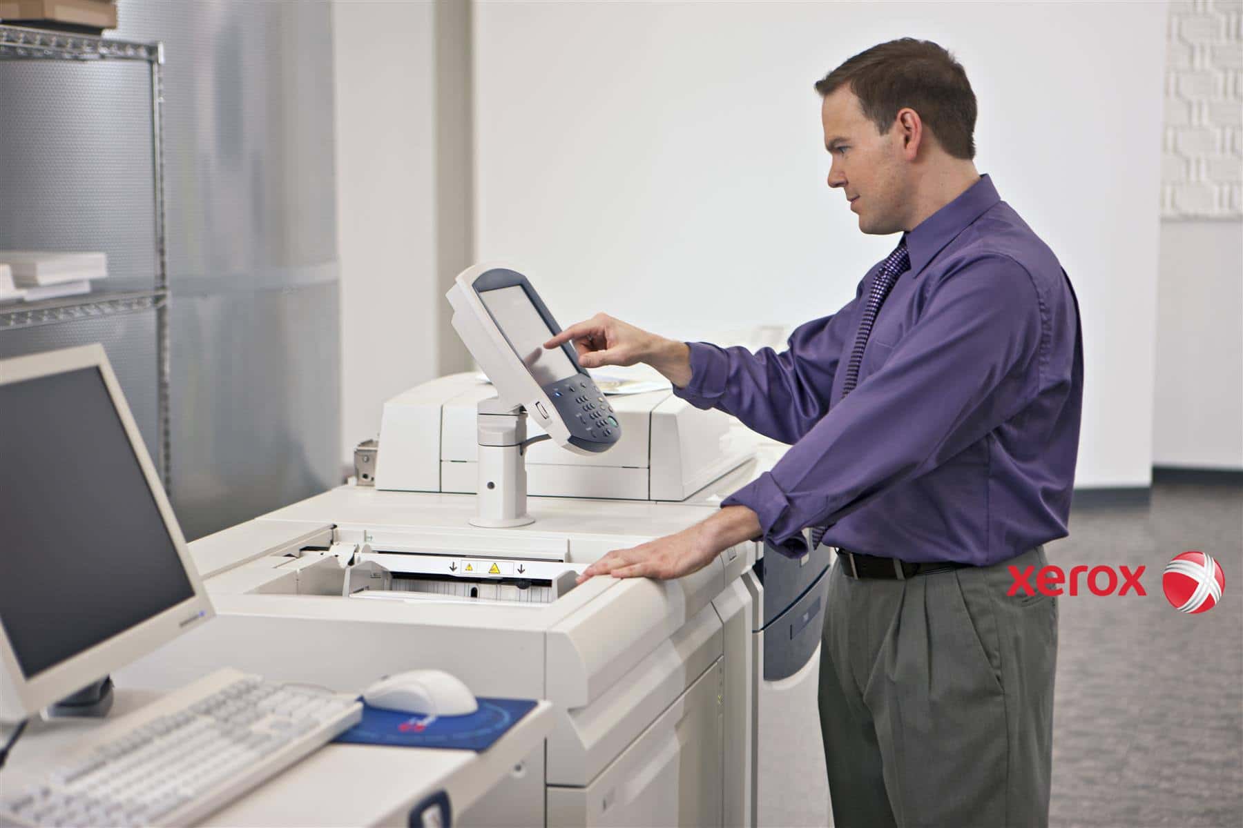 Vsid copied. Оргтехника для офиса. Принтер в офисе. Печатная техника. Принтер Xerox в офисе.